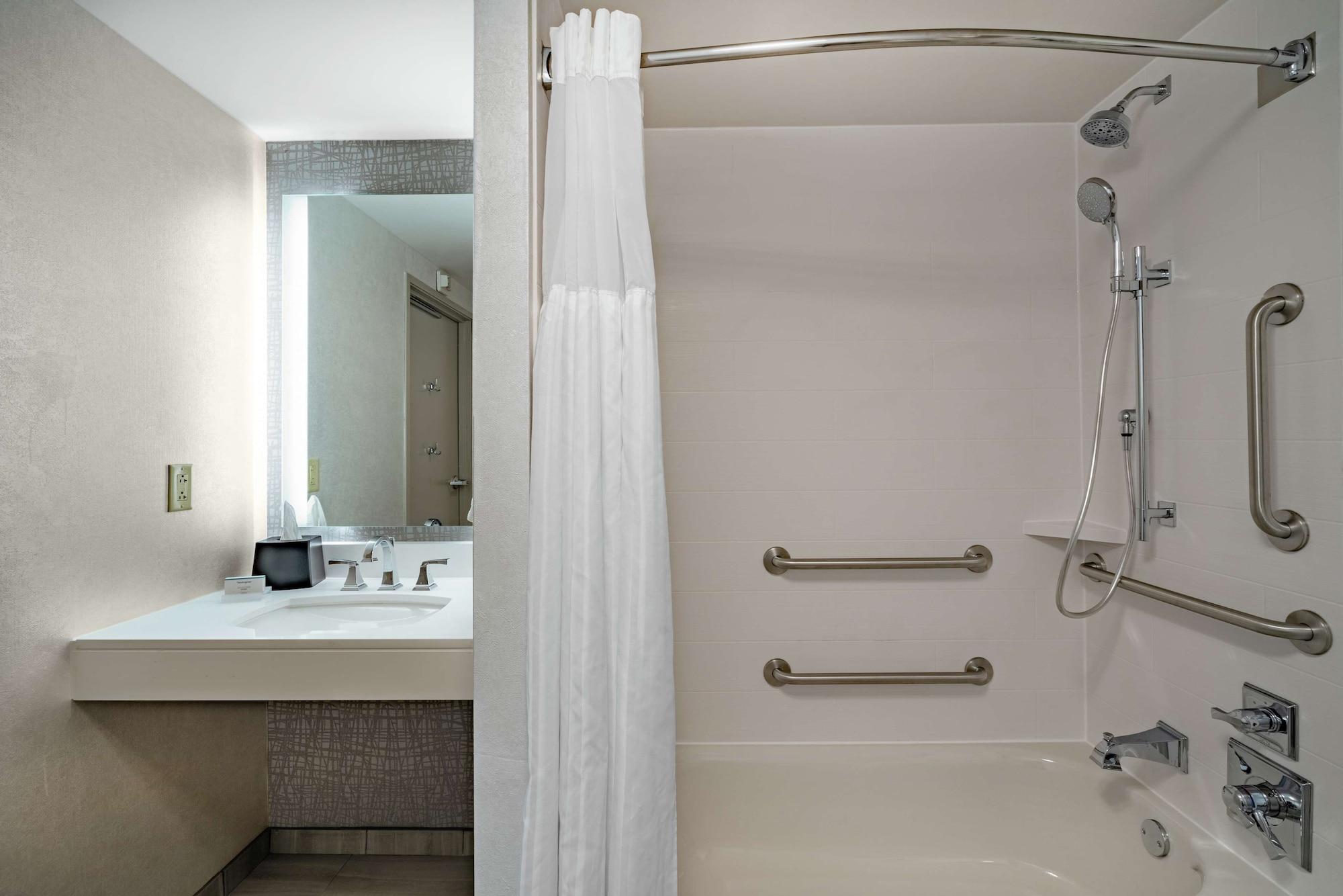 Hilton Garden Inn Louisville East Екстер'єр фото