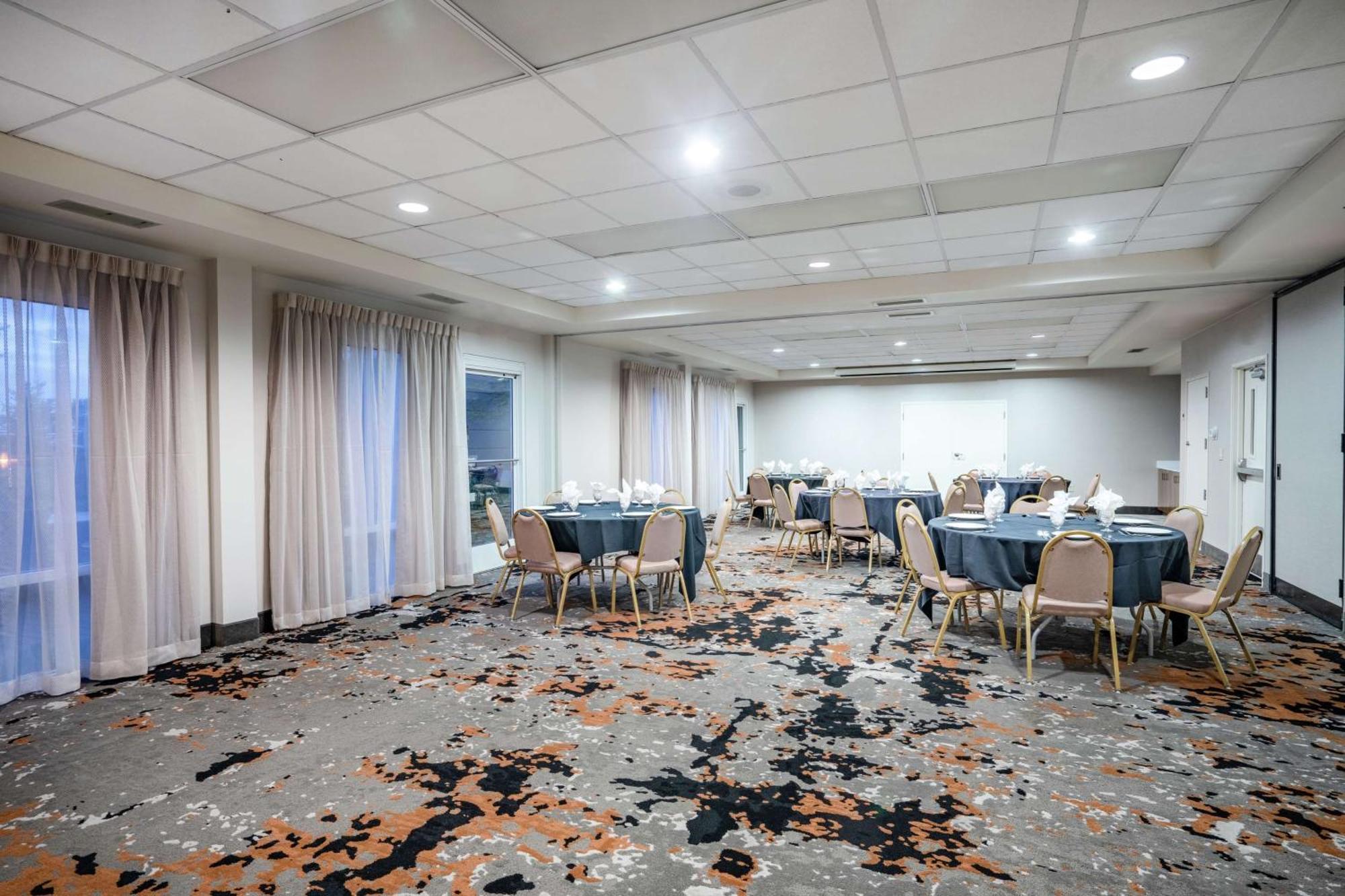 Hilton Garden Inn Louisville East Екстер'єр фото