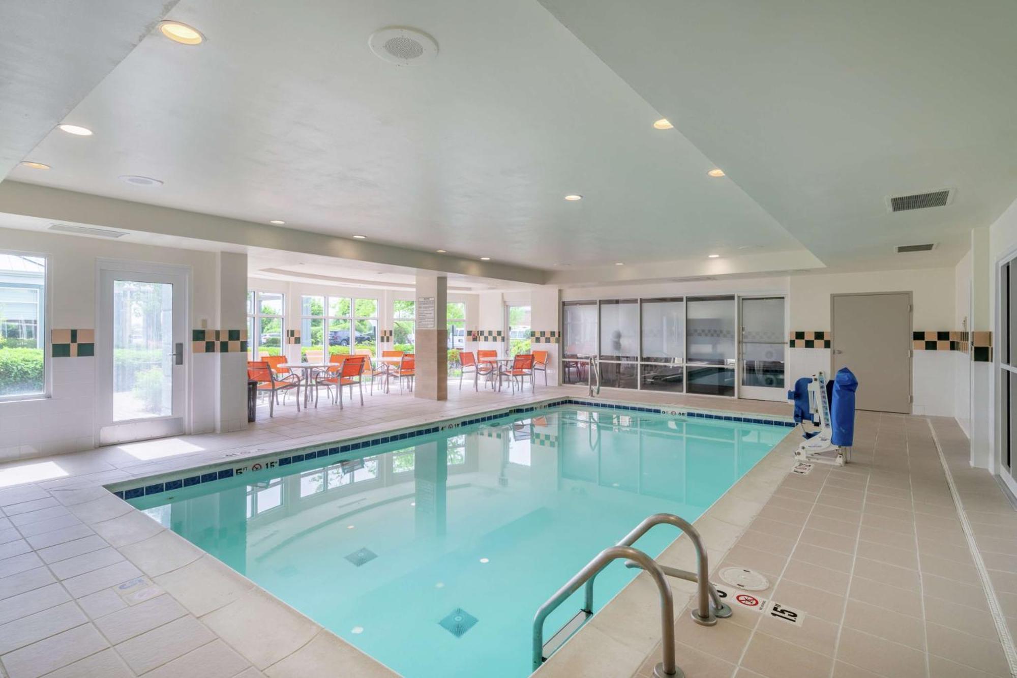 Hilton Garden Inn Louisville East Екстер'єр фото