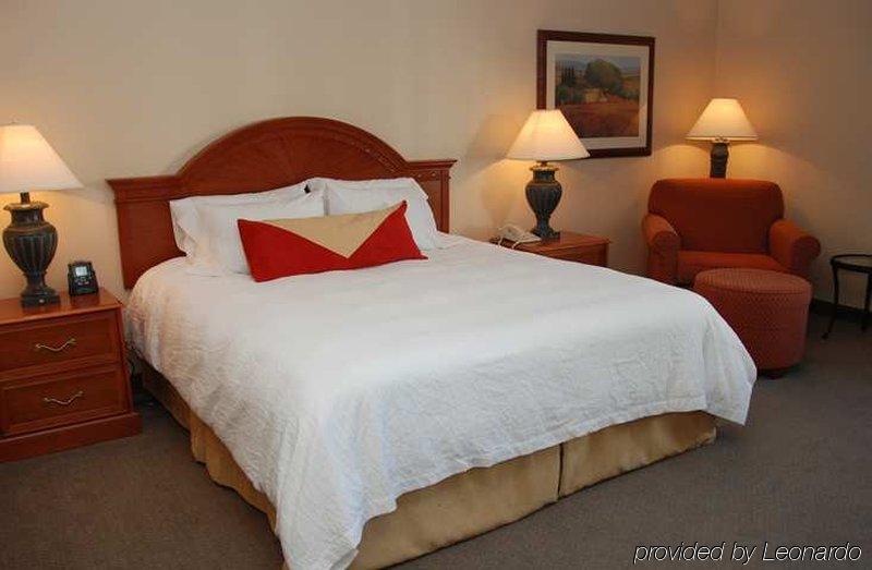 Hilton Garden Inn Louisville East Номер фото
