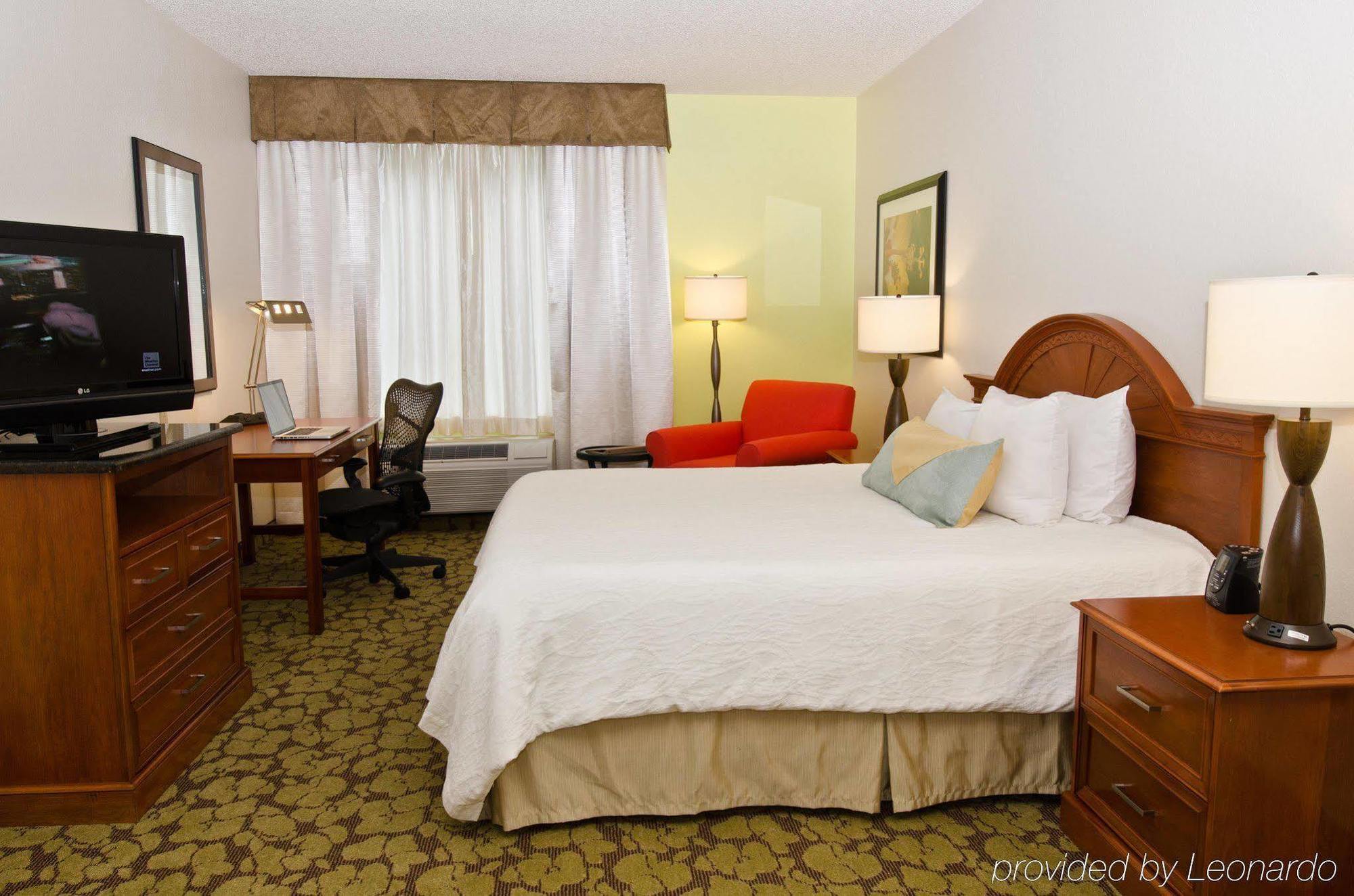 Hilton Garden Inn Louisville East Номер фото